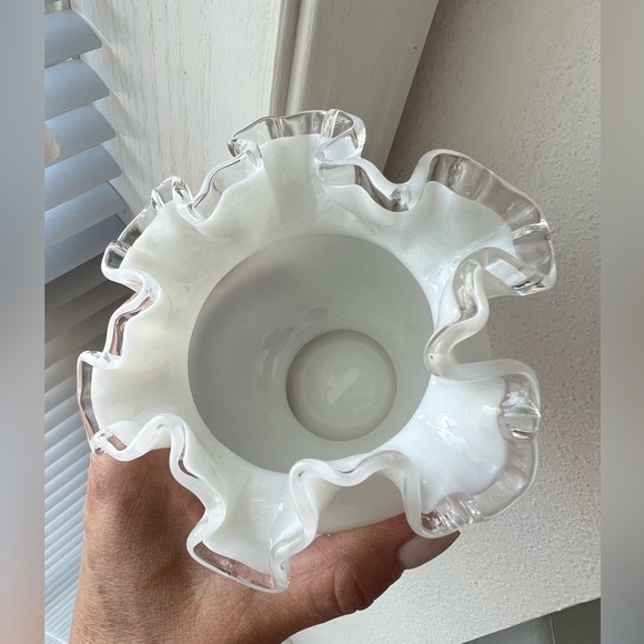 Vintage 1940s Fenton Milk Glass Ruffled Edged 4” Vase - Picture 4 of 8